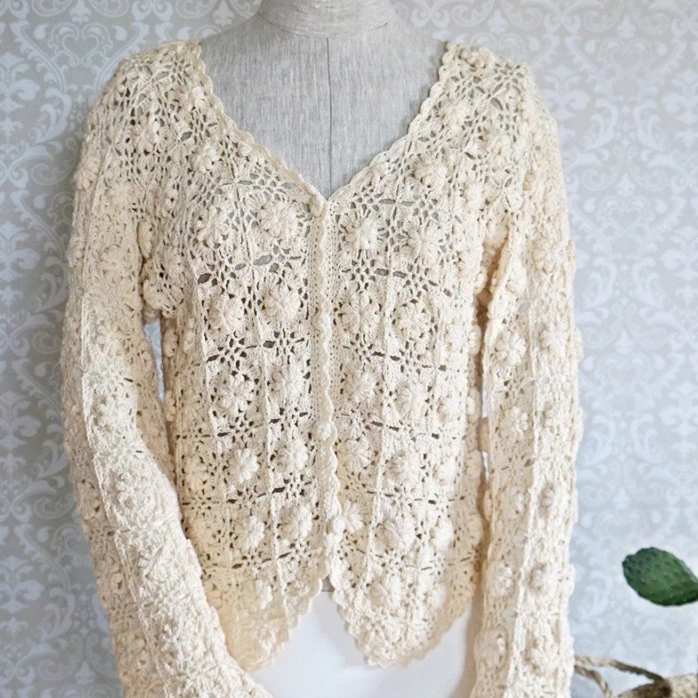 VINTAGE HANDKNIT FLORAL CARDIGAN SWEATER size Small:medium 80" Ivory gorgeous